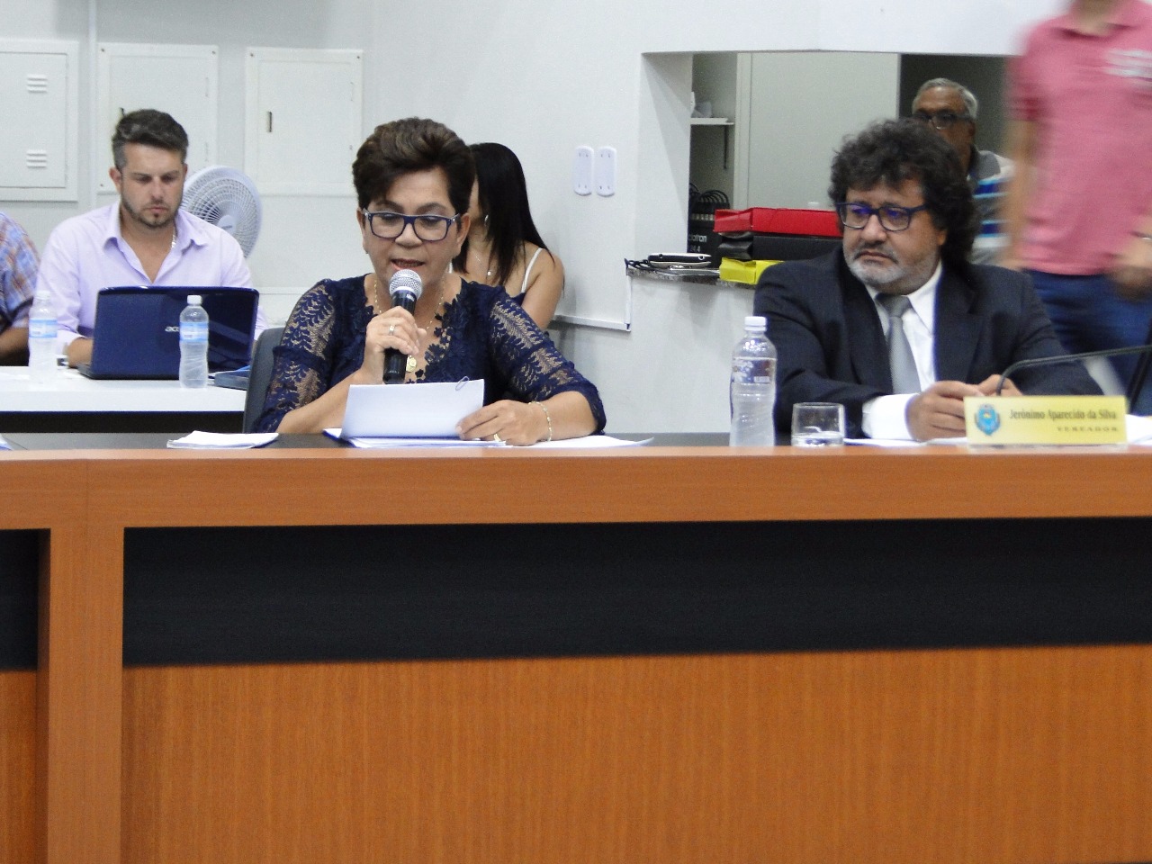 Vice-prefeita, Dilma de Oliveira, ocupou a cadeira junto a vereadores onde negou todas as acusações feitas ao Legislativo pelo secretário de Desenvolvimento Econômico