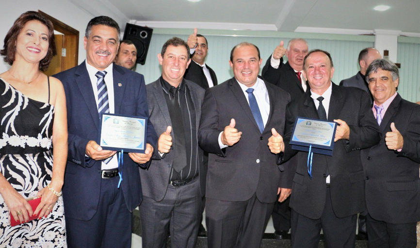 Deputado Emidinho Madeira junto ao vereador Vermeio, prefeito Ronaldo, Sargento Marcos e lideranças