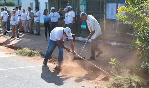 Limpeza de terrenos contribui junto com  outras medidas para a prevenção de doenças