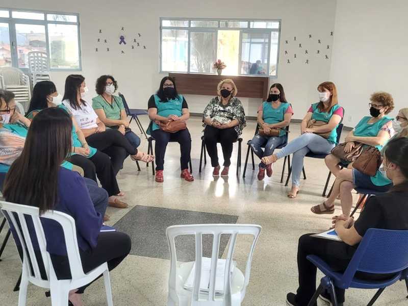 Trabalho voluntário foi iniciado há mais de 20 anos e reúne um grupo de mulheres para trabalhos assistenciais
