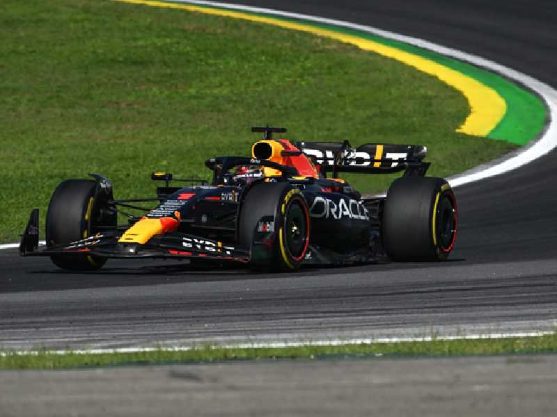 Max Verstappen vence em Interlagos numa corrida marcada pela disputa do 3º lugar