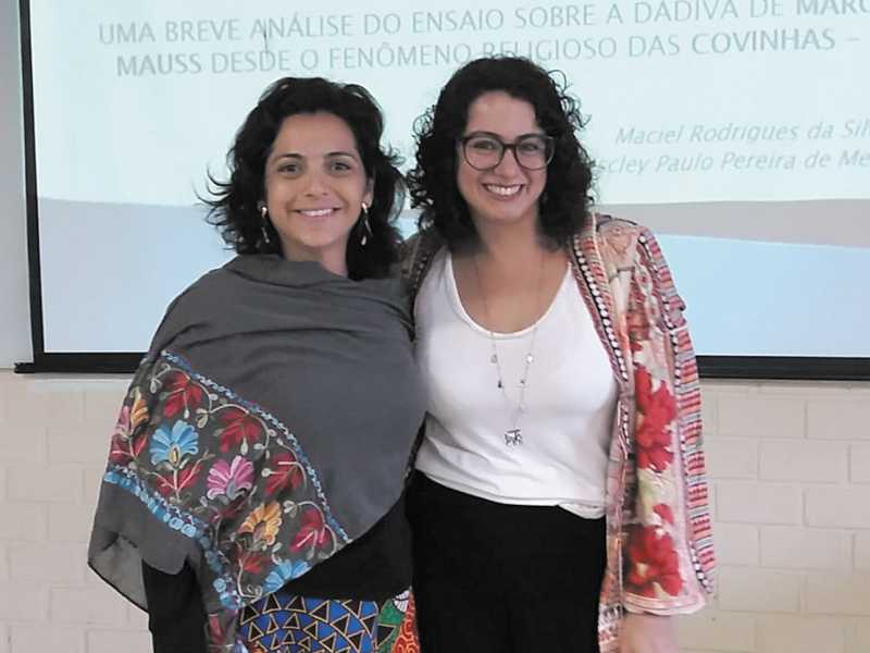 Coordenadoras de GT, mestra Ana Paula Horta e mestra Flávia Amaro (UFJF)