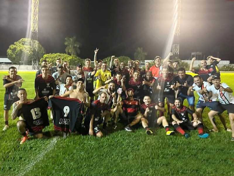 Jogadores e comissão técnica do Juventude comemoram a classificação para a final depois da vitória por 2 a 1 contra o Mococquinha