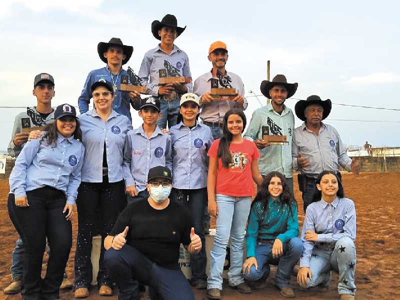 Cavaleiros e amazonas de várias idades participaram do evento realizado na Expar no último sábado, 12