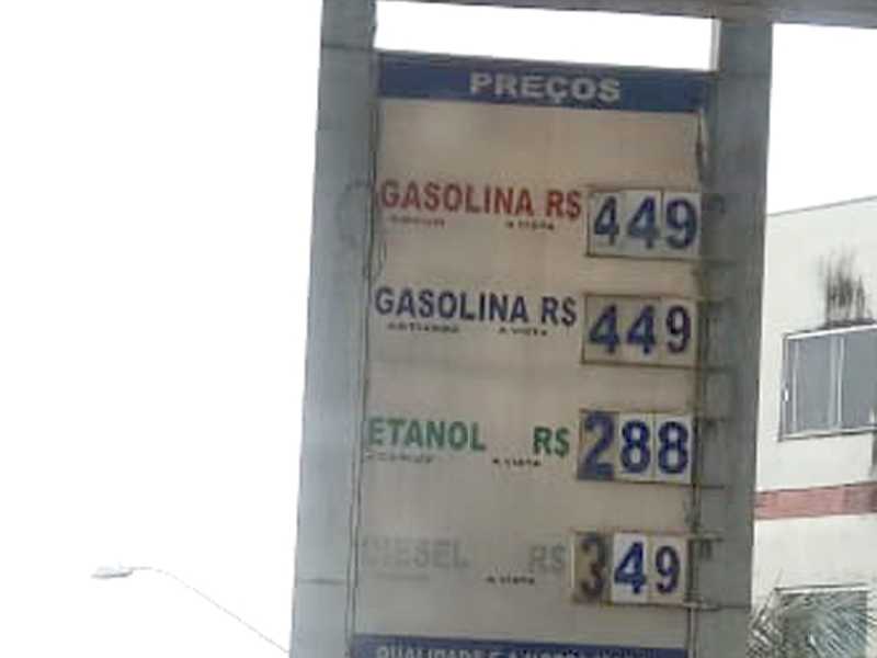 Preços de combustíveis nesta sexta (7/2), no Posto JPS em Passos, bem mais barato do que o posto da mesma rede em Paraíso