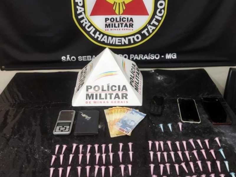 Mais de 80 pinos de cocaína foram apreendidos pela PM durante a operação no Parque São Francisco
