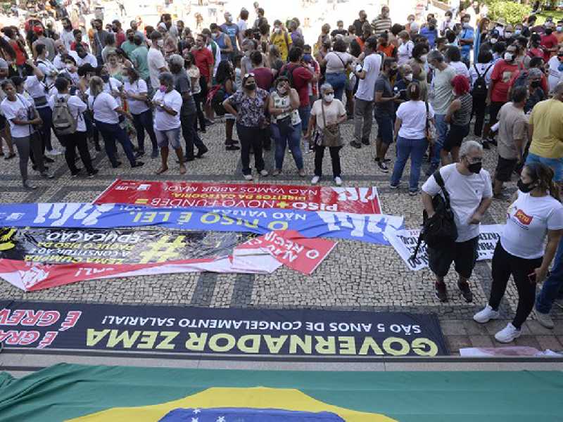 Manifestação foi realizada na porta da Assembleia Legislativa de Minas
