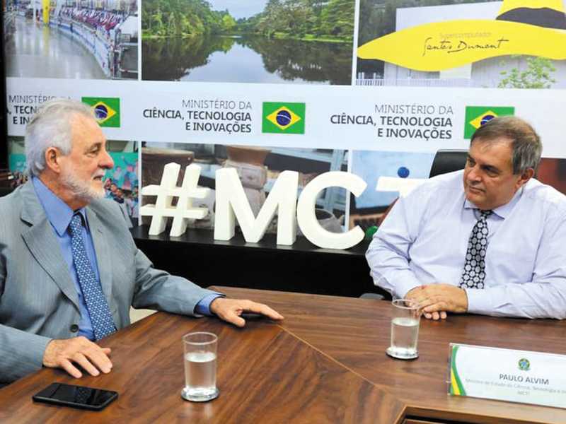 Carlos Melles reuniu-se com o ministro Paulo Alvim que foi sensibilizado para a liberação de recursos para a UFLA