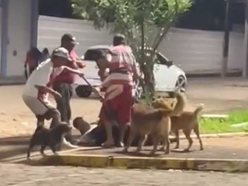 Confusão ocorreu na noite de domingo, 12, na praça da Saudade, onde várias pessoas em situação de rua se reúnem todos os dias