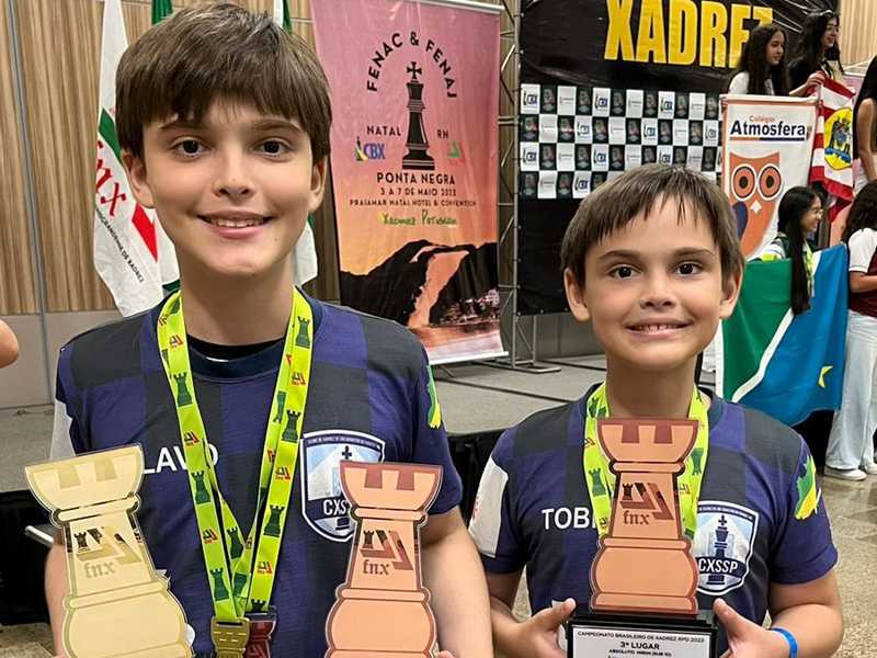 Olavo e Tobias ganharam troféus e medalhas nas  3 modalidades do xadrez: Clássico, rápido e blitz