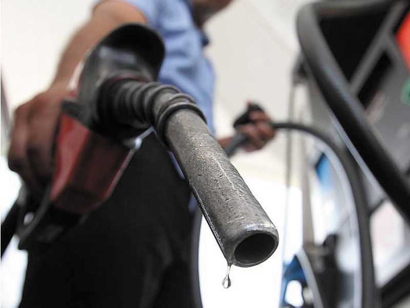 Reajustes anunciados pela Petrobrás, reduzindo os  preços do litro da gasolina e do diesel não estão sendo repassados na íntegra aos consumidores paraisense