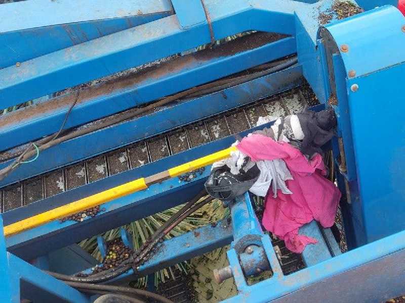 Bombeiros de Paraíso retiraram o corpo do agricultor da máquina de colher café