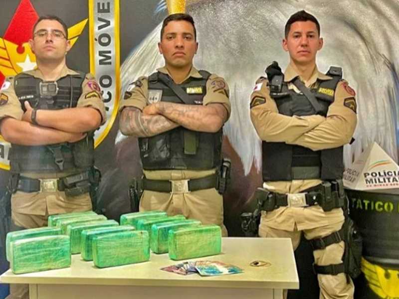 Policiais participaram da apreensão de drogas após denuncia anônima em Paraíso