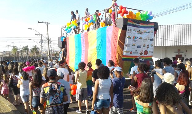 No domingo, primeira Parada Gay em Paraíso movimentou cidade e atraiu grande público 